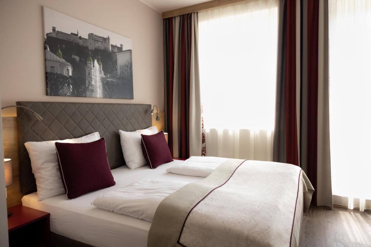 Max 70 I Contactless Check-in Hotel