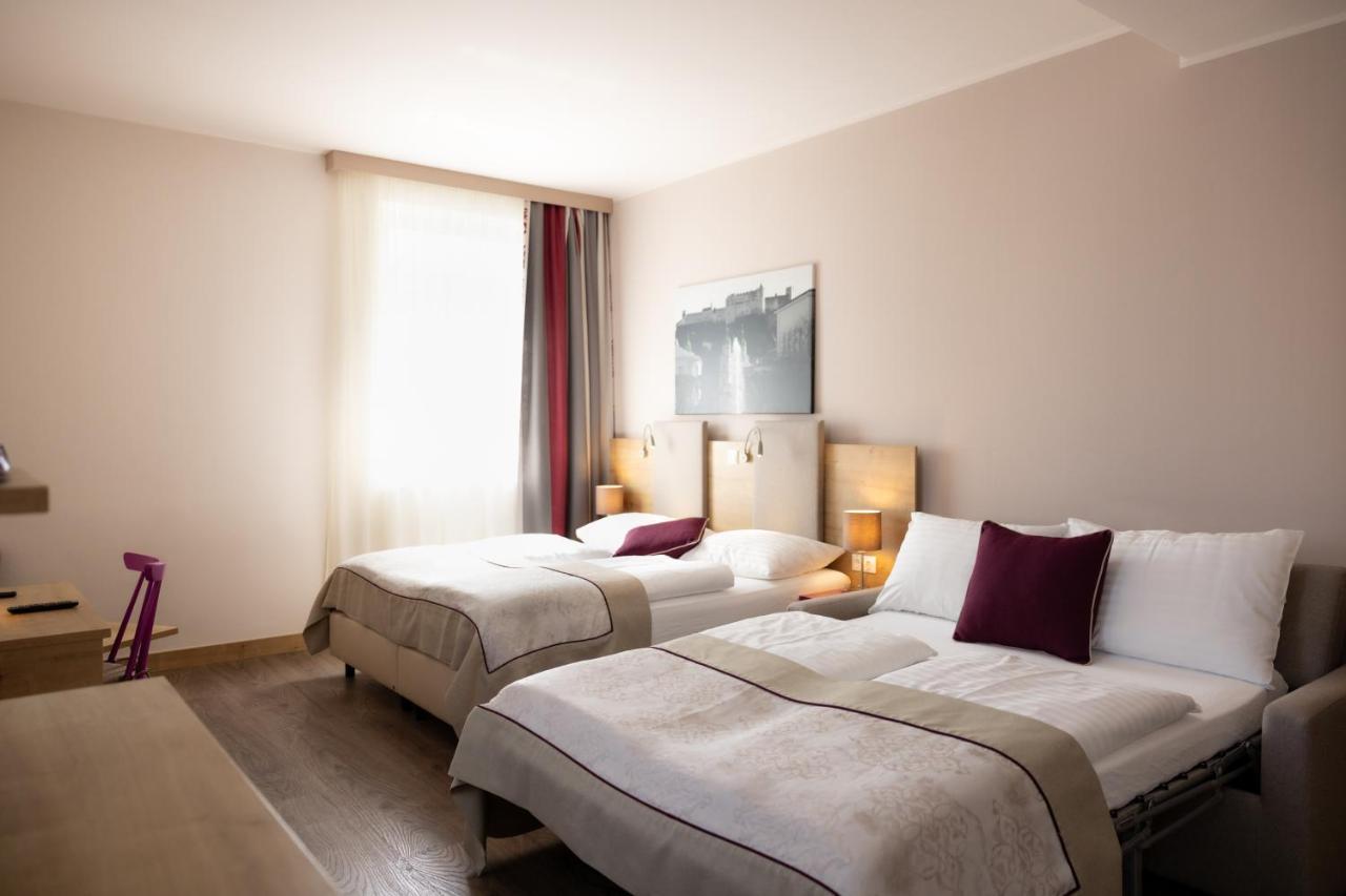 Max 70 I Contactless Check-in Hotel