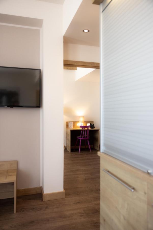Max 70 I Contactless Check-in Hotel