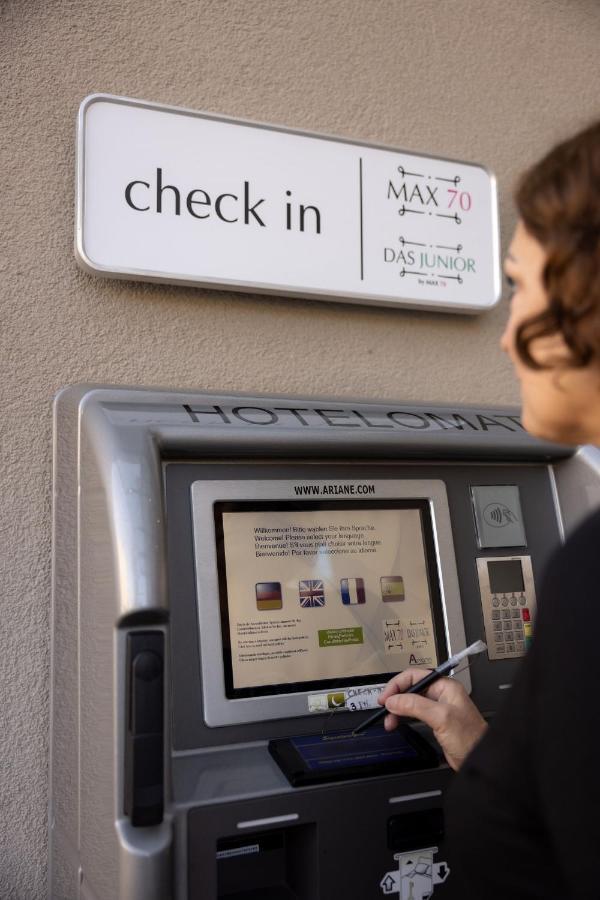Max 70 I Contactless Check-in Hotel 3*