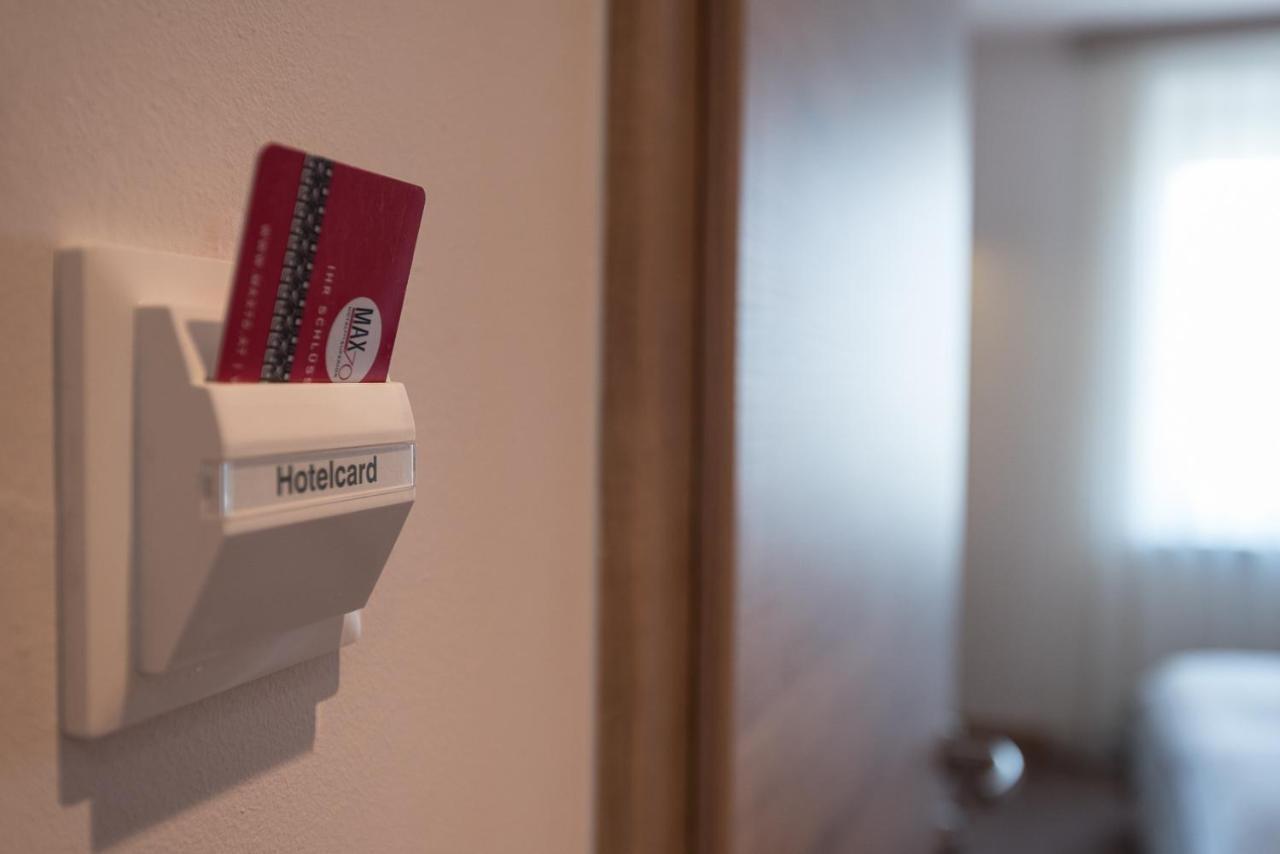 Max 70 I Contactless Check-in Hotel 3*